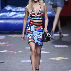 Falda y top marinero de neopreno de Maya Hansen primavera/verano 2018 para Madrid Fashion Week
