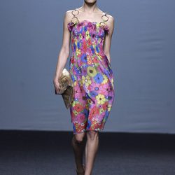Vestido rosa de flores de María Escoté primavera/verano 2018 para Madrid Fashion Week