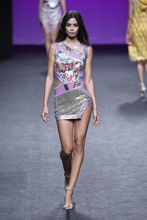 Vestido mini de Custo Barcelona primavera/verano 2018 en la Madrid Fashion Week