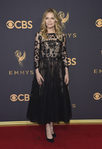 Michelle Pfeiffer con un vestido de Oscar de la Renta en la alfombra roja de los Premios Emmy 2017