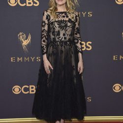 Michelle Pfeiffer con un vestido de Oscar de la Renta en la alfombra roja de los Premios Emmy 2017