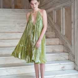 Vestido verde plisado de Antonio García otoño/invierno 2017/2018