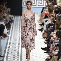 Vestido fluido de Jorge Vázquez primavera/verano 2018 en la Madrid Fashion Week
