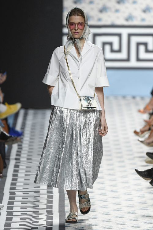 Falda metalizada de Jorge Vázquez primavera/verano 2018 en la Madrid Fashion Week