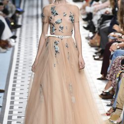 Vestido de tul nude de Jorge Vázquez primavera/verano 2018 en la Madrid Fashion Week