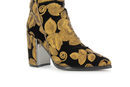 Botines negros con detalles dorados de la campaña de Alma en Pena para otoño/invierno 2017/2018