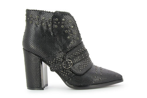 Botines negros con textura serpiente de la campaña de Alma en Pena para otoño/invierno 2017/2018