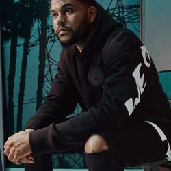 The weeknd posa con sudadera negra de la nueva campaña con H&M otoño/invierno 2017/2018
