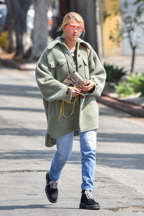 Sofia Richie con maxi vestido verde en California