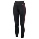 Pantalones negros con raya roja de la nueva colección de PUMA con Sophia Webster de otoño/invierno 2017/2018
