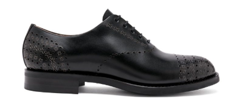 Zapato negro de la nueva colección de Cartujano 'Híspalis' de otoño/invierno 2017/2018