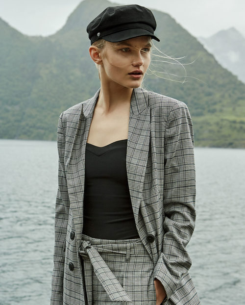 Americana y pantalón cuadros de la nueva colección de Stradivarius otoño/invierno 2017/2018