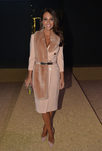 Paula Echevarría luce el vestido de esta temporada que simula a un trench