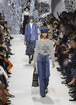 Camiseta con mensaje en el desfile primavera/verano 2018 de Dior en Paris Fashion Week