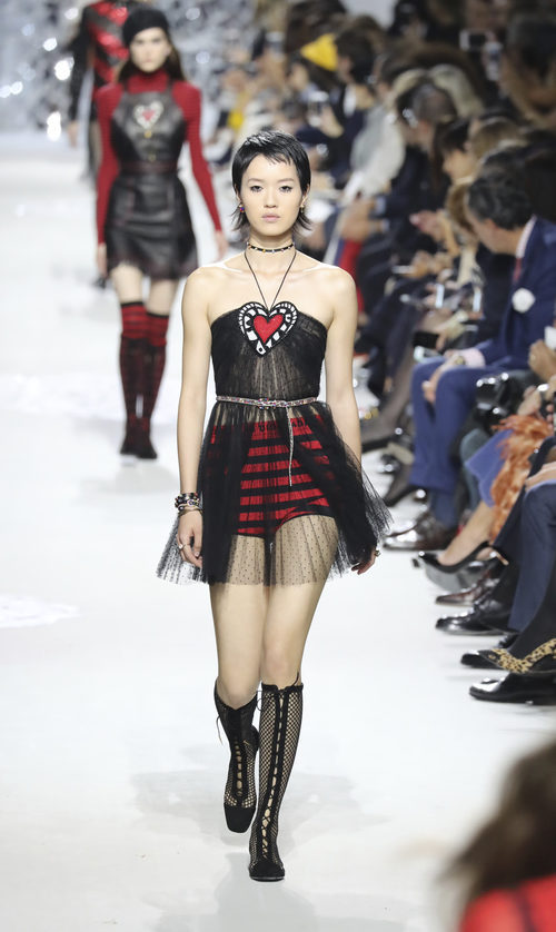 Vestido de tul en el desfile primavera/verano 2018 de Dior en Paris Fashion Week