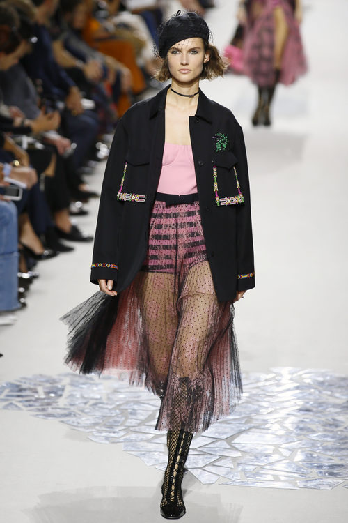 Chaqueta oversized en el desfile primavera/verano 2018 de Dior en Paris Fashion Week