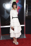 Nina Dobrev en el estreno de 'Flatliners' con un vestido blanco