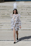 Vestido de plumas de Nina Ricci primavera/verano 2018 en la París Fashion Week