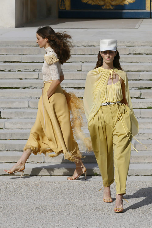 Total looks amarillos de Nina Ricci primavera/verano 2018 en la París Fashion Week