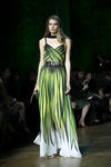 Vestido estampado verde de Elie Saab primavera/verano 2018 en la París Fashion Week