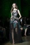 Vestido bordado de Elie Saab primavera/verano 2018 en la París Fashion Week