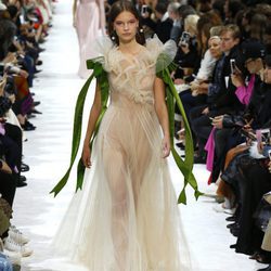 Vestido de tul de la colección primavera/verano 2018 de Valentino en Paris Fashion Week