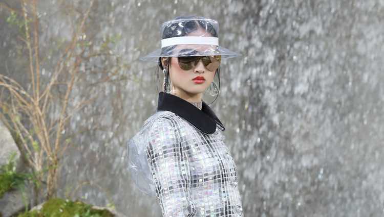 Chaqueta tweed de la colección primavera/verano 2018 de Chanel en Paris Fashion Week