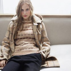 El abrigo con cuadro escocés de la nueva colección temporada otoño/invierno 2017 de Uniqlo por Ines de la Fressange