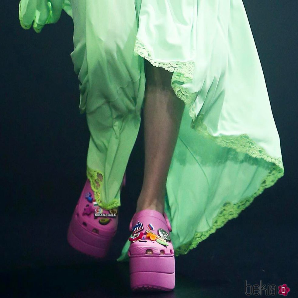Crocs rosas de la colección primavera/verano 2018 de Balenciaga