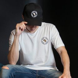 Gorra de color negro de la propia colección de Gemeliers