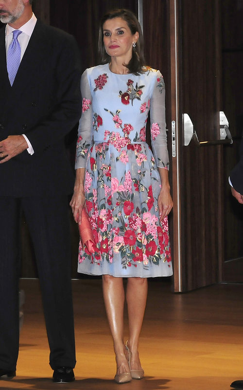 La Reina Letizia con un vestido de flores en la inauguración del Palacio de Congresos de Palma