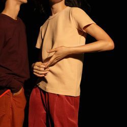 Tonos granates y marrones claros en la colección de Uniqlo de la temporada otoño/invierno 2017/2018