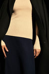 Tonos navy y camel de punto en la colección Uniqlo de la temporada otoño/invierno 2017/2018