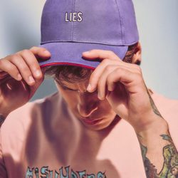 Gorra y camiseta de la colección 'Misunderstood' del rapero Fedez para Bershka para la colección otoño/invierno 2017/2018