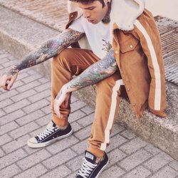 Pantalón y cazadora de pana de la colección 'Misunderstood' del rapero Fedez para Bershka para la colección otoño/invierno 2017/2018