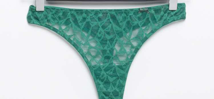Tanga verde de la colección solidaria de Le Bratelier contra el cáncer de mama 2017