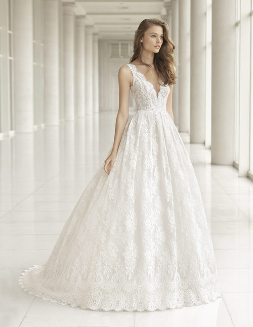 Vestido de novia con encaje de Rosa Clará colección 2018