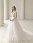Vestido de novia con tul y encaje de Rosa Clará colección 2018