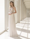 Vestido de novia con escote en la espalda de Rosa Clará colección 2018