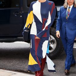 Victoria Beckham con un conjunto dos piezas de su propia firma 'Victoria Beckham'