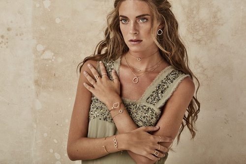 Variedad de joyas brillantes de la coleccion 'Mysterious Waters' de Apodemia