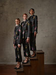 Trajes negros con estampado de flores de la colección Erdem x H&M