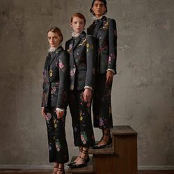 Trajes negros con estampado de flores de la colección Erdem x H&M