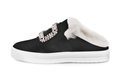 Zapatilla negra con broche de diamante y pelo de la colección 'Sneaky Viv' de Roger Vivier otoño/invierno 2017
