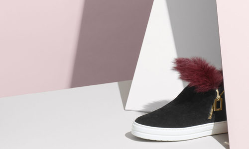 Botín negro de ante de pelo granate 'Skeany Viv' de Roger Vivier de otoño/invierno 2017
