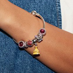 Charm del vestido de bella de la colección de 'Disney' x Pandora