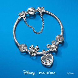 Pulsera con piezas de la colección de 'Disney' x Pandora