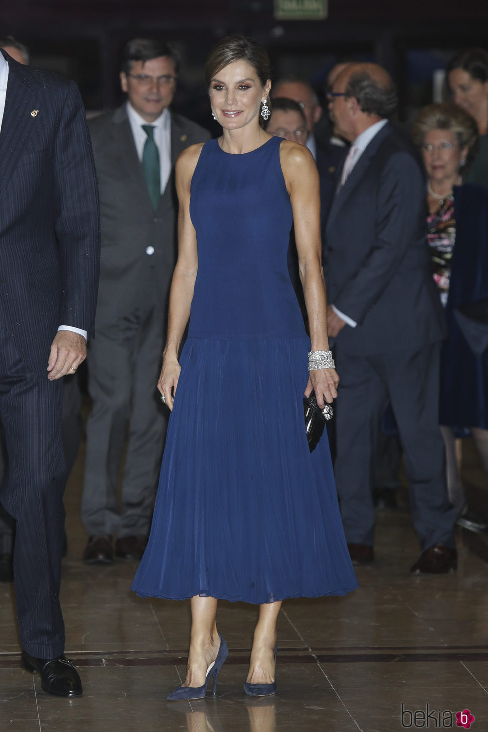 La Reina Letizia con un vestido de Felipe Varela en los premios Princesa de Asturias 2017