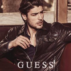 Alex Dellisola posando para la colección 'Jeans vacaciones 2017' de Guess
