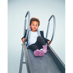 Botas de la colección de los hijos de Jaime King de la firma Akid